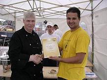 De overhandiging van het certificaat op zondag 19 augustus 2007.
